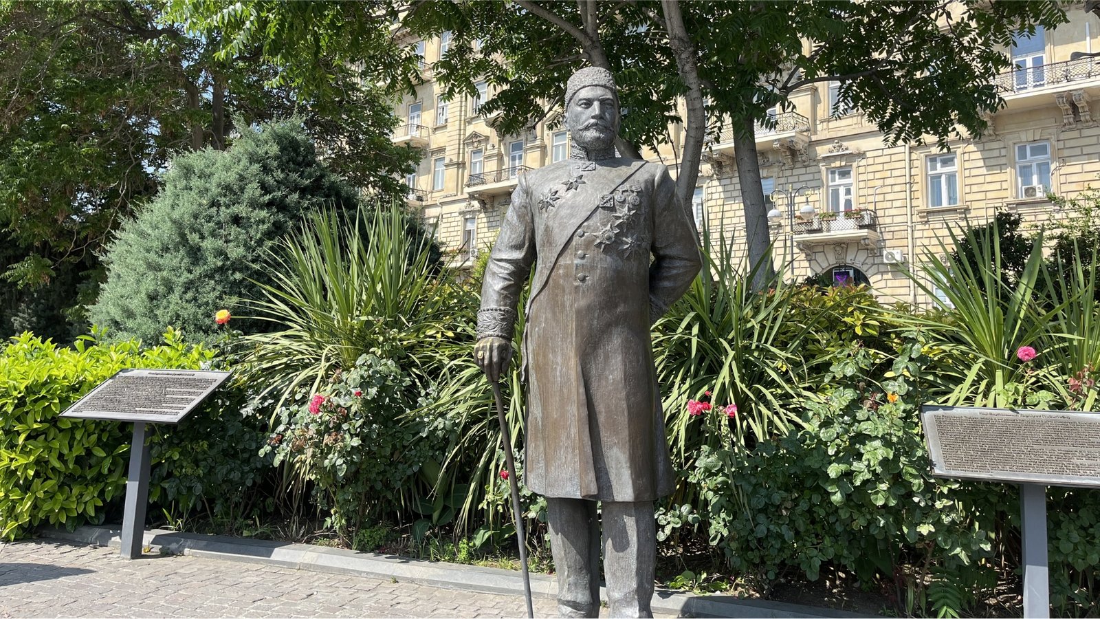 Baku of Millionaires: Oil, Money and Love